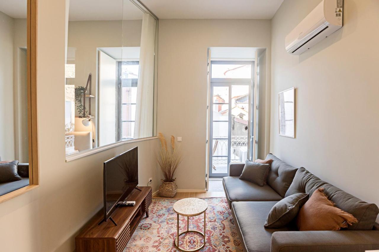 31 Janeiro 157 - Stylish 1Br W/ Ac & Balcony By Lovelystay Порту Экстерьер фото