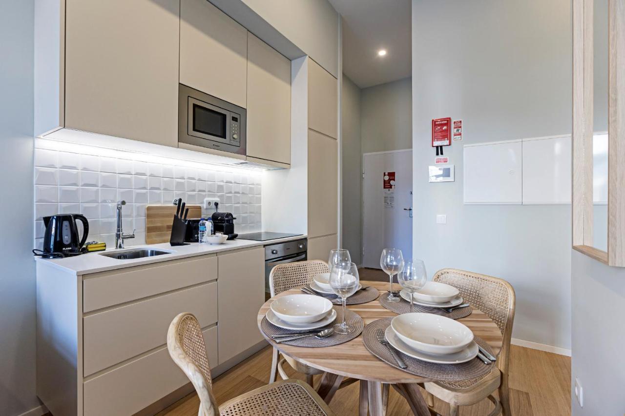 31 Janeiro 157 - Stylish 1Br W/ Ac & Balcony By Lovelystay Порту Экстерьер фото