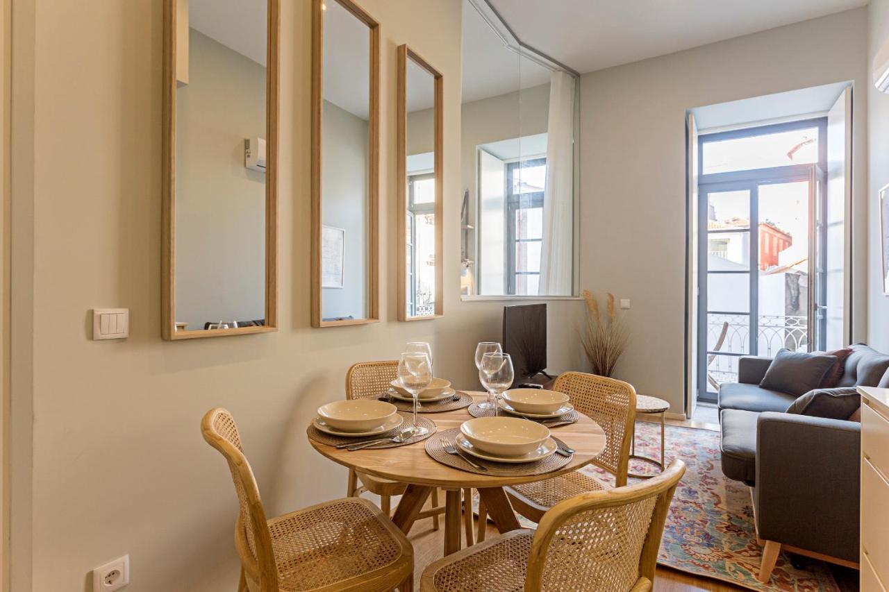 31 Janeiro 157 - Stylish 1Br W/ Ac & Balcony By Lovelystay Порту Экстерьер фото