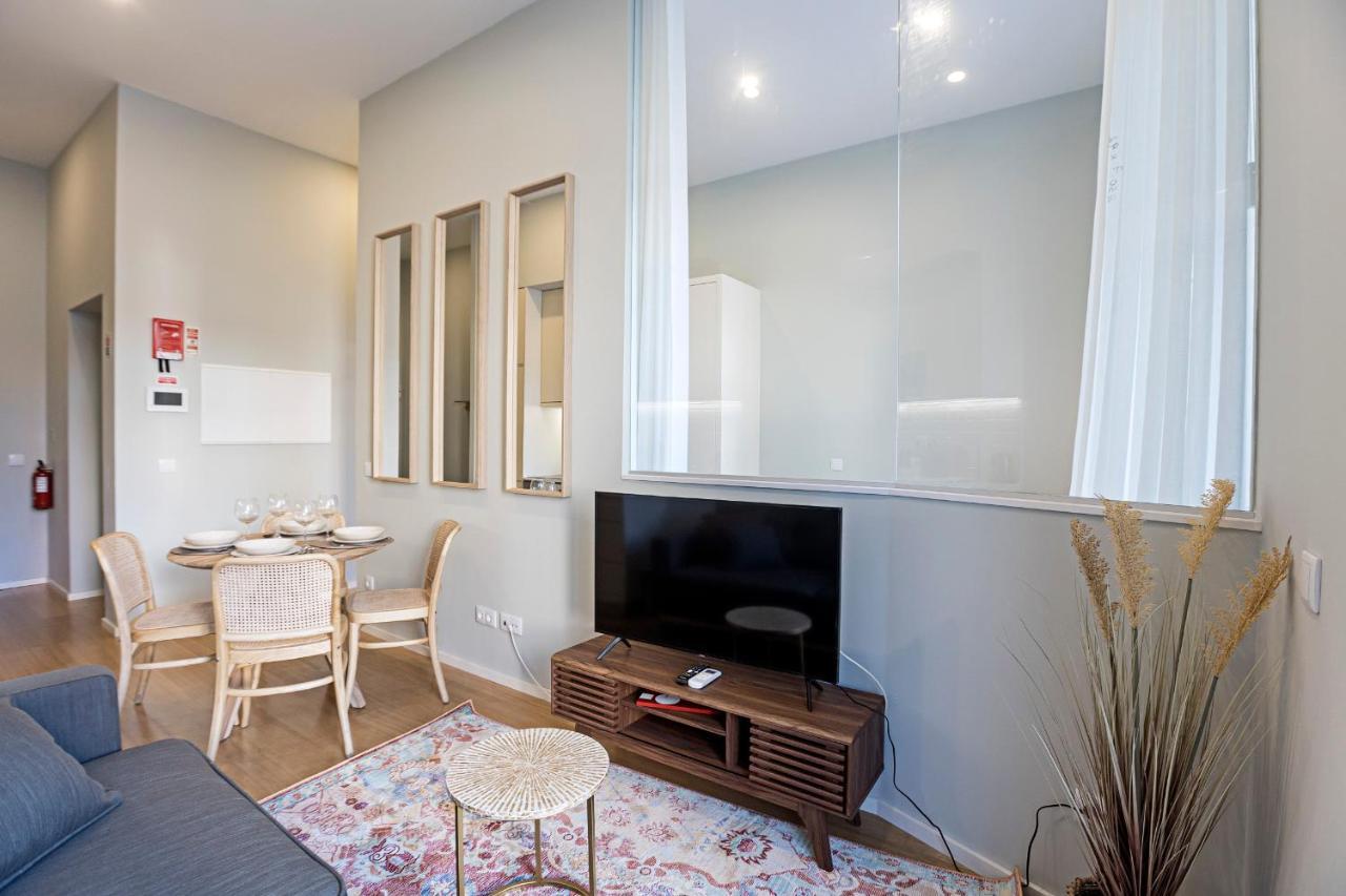 31 Janeiro 157 - Stylish 1Br W/ Ac & Balcony By Lovelystay Порту Экстерьер фото